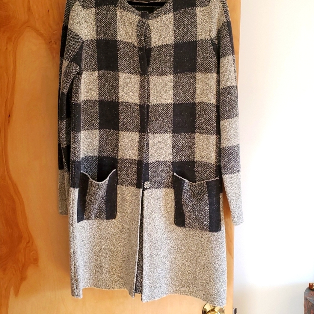 NWOT SHACKET. 2 pockets, snap closed